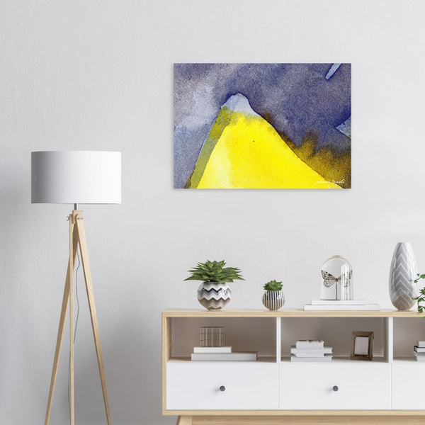 8edc2143-c848-4561-8739-bFine-Art Poster „Blatt 35.3 aus dem „Blauen Skizzenbuch“ von johann franki in einem Arbeitszimmer mit weißgekalkter Wand, Stehlampe und Sideboard – das  Motiv im Querformat wirkt wie eine strahlende Lampe.4c83c7d0f6d