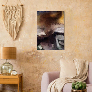 Fine-Art Poster „Blatt 17.4“ aus dem „Blauen Skizzenbuch“ von johann franki in einer gemütlichen Leseecke über einem Sessel, – das  Motiv im Hochformat zeigt ein abstrakte Landschaft in warmen Gewitterfarben wie Ocker. 