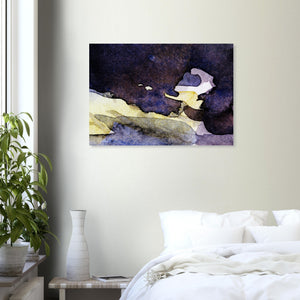 Fine-Art Poster „Blatt 13.1“ aus dem „Blauen Skizzenbuch“ von johann franki in einem Ruheraum mit weißgekalkter Wand und Bett – das  Motiv zeigt eine abstrakte Landdschaft.
