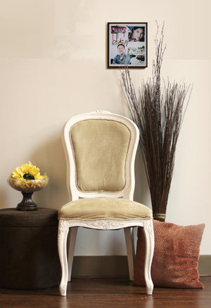 Mockup Leseecke mit Stuhl, Beistelltisch und Trockengesteck, darüber ein von 10 Webslams, Motiv PDF von johann franki.